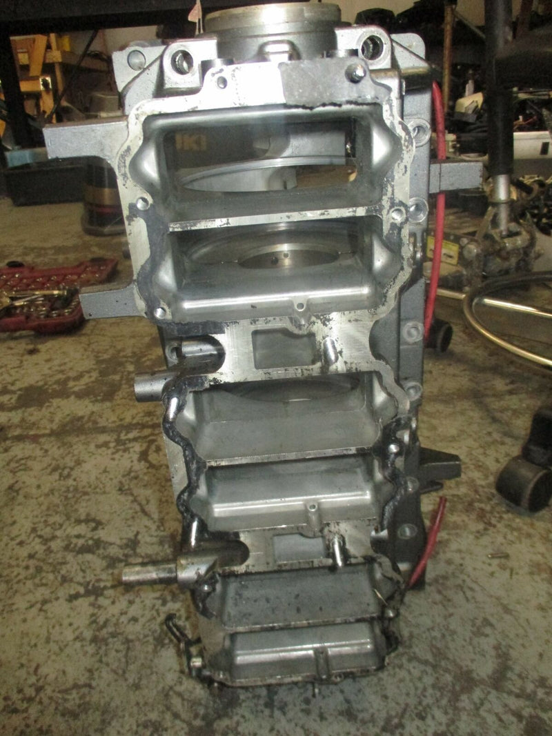 Suzuki DT150 150hp outboard crankcase (11300-88D40-0ED)