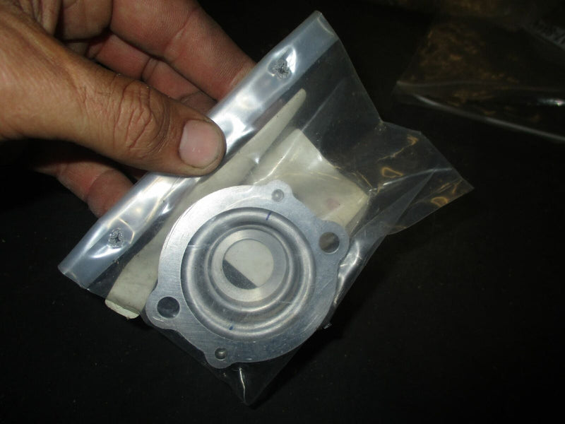 NEW OEM Suzuki outboard under oil seal housing (11431-87J00)