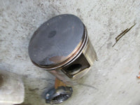 Load image into Gallery viewer, 1990 Yamaha saltwater series carbureted 250 ETXD starboard piston and rod 316982
