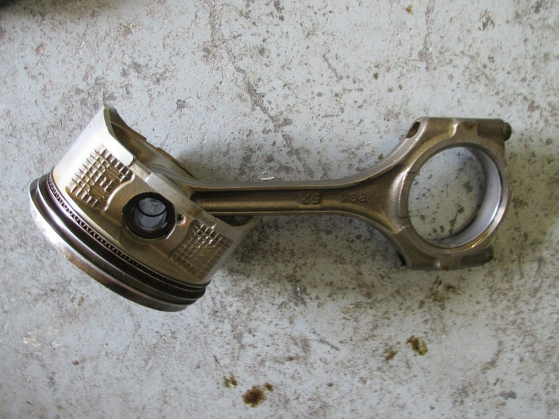 Honda Outboard BF200A 200hp piston and rod 13101-ZY3-000, 13210-ZY3-000