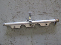 Load image into Gallery viewer, 2003 Suzuki DF140 outboard fuel rail 15751-90J02
