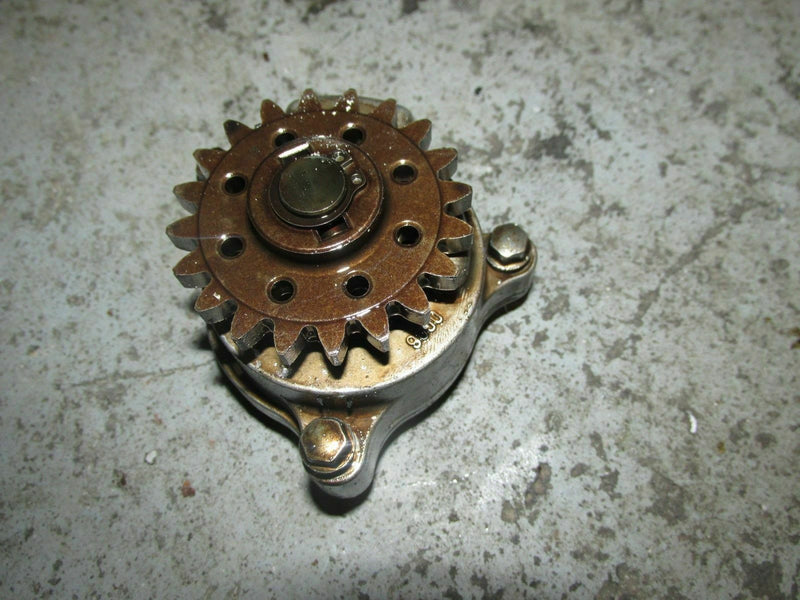 2002 Suzuki outboard DF140 14001Z-251032 oil pump 16400-90J00