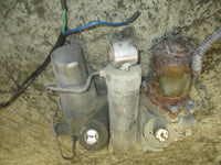 Load image into Gallery viewer, 1996 Suzuki outboard DT 225hp 2-stroke power tilt and trim unit
