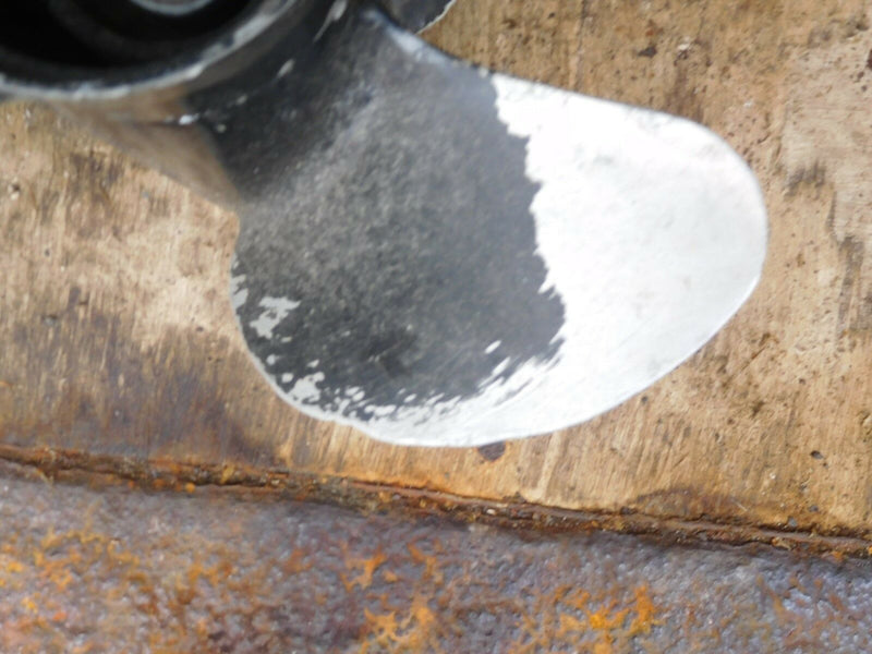 Suzuki outboard aluminum propellor 3 blade V1700 13 1/4 x 17