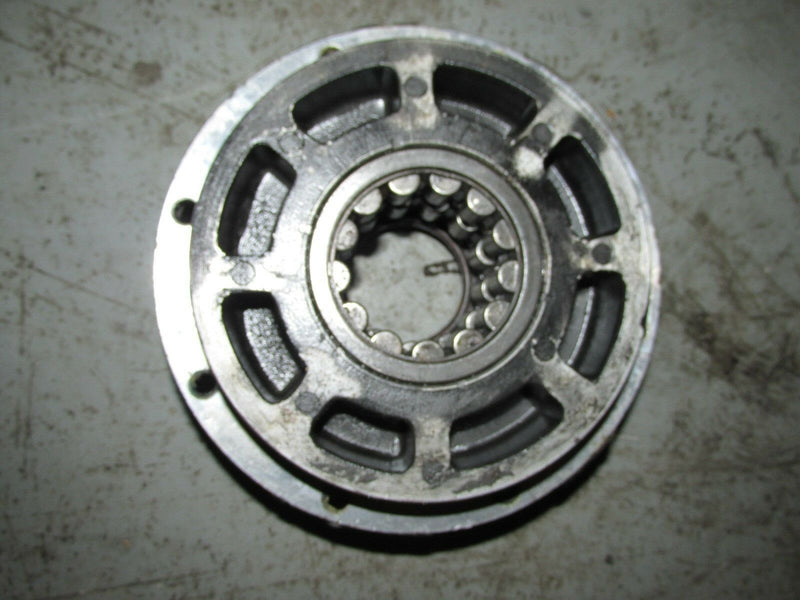 2003 Evinrude Ficht 200hp 2-stroke V-6 crankshaft bearing carrier 344743-D