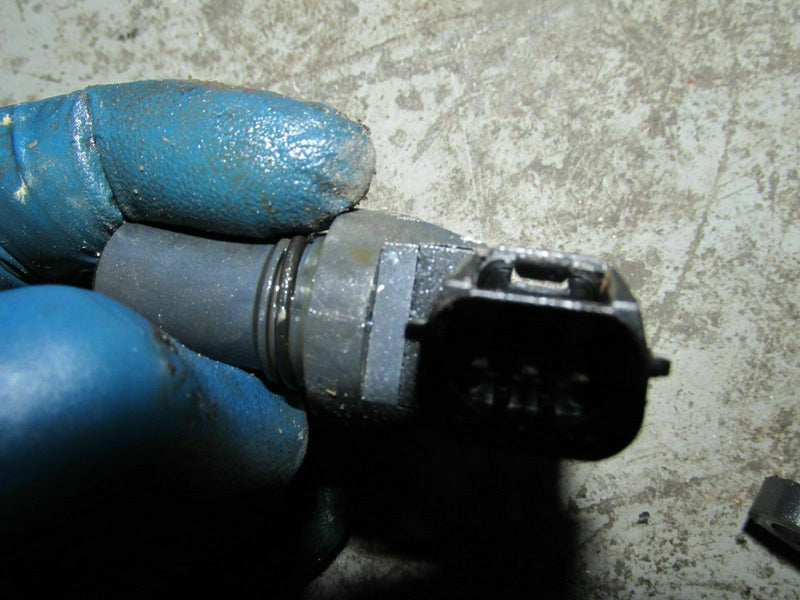 2007 Suzuki outboard DF300Z 300hp 30001Z-780614 cam position sensor 33220-69J00
