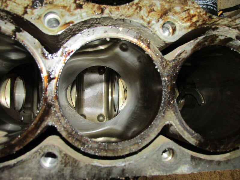2002 Suzuki outboard DF70 4 stroke 07001F-251942 crankcase block 11300-99E05-019