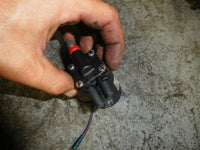 Load image into Gallery viewer, 2005 Johnson 40hp 2-stroke outboard fuel primer 0437238
