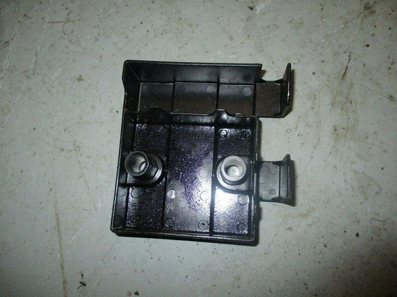 1998 Yamaha 115hp outboard 2-stroke Rectifier regulator cover 6e5-81961
