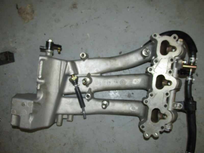 2004 Johnson outboard J50PL4SR 4-stroke 50hp intake manifold & fuel rail 5031387
