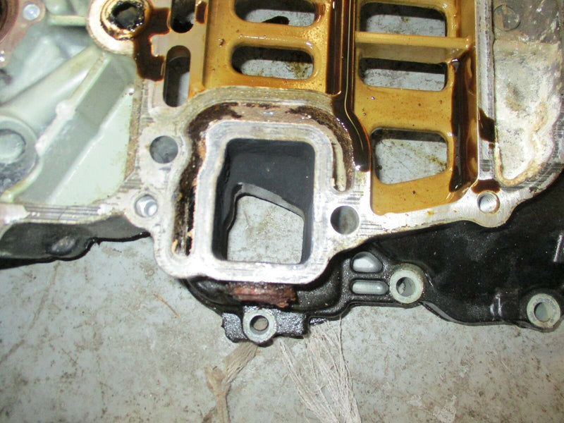 2002 Suzuki Outboard DF50 4-stroke Engine holder with oil pump 16100-87j11