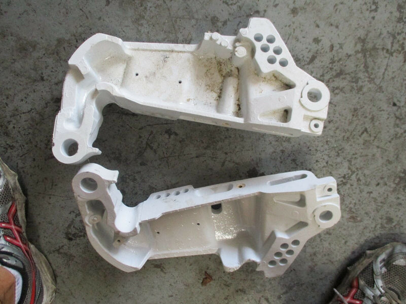 1997 Johnson 90hp Ocean Runner outboard side mounting brackets 335416 335489