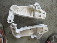 Load image into Gallery viewer, 1997 Johnson 90hp Ocean Runner outboard side mounting brackets 335416 335489
