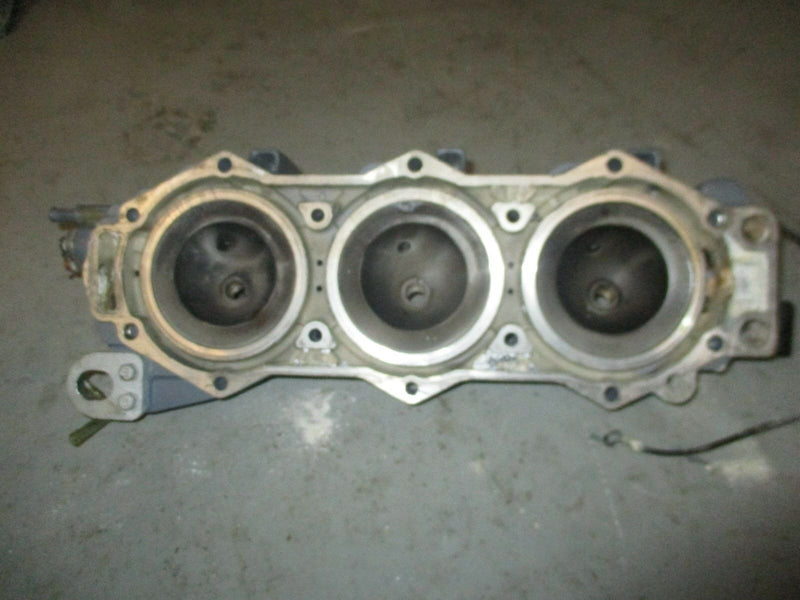 2000 Yamaha 150 hp HPDI 2-stroke outboard strbd cylinder head 68f-11191-00-1s