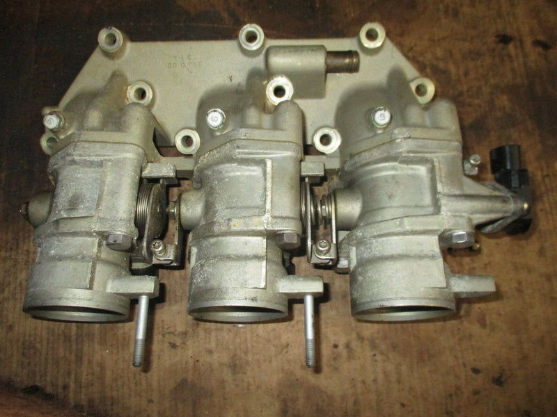 2005 Yamaha 225hp 4-stroke outboard starboard intake manifold 69j-13641