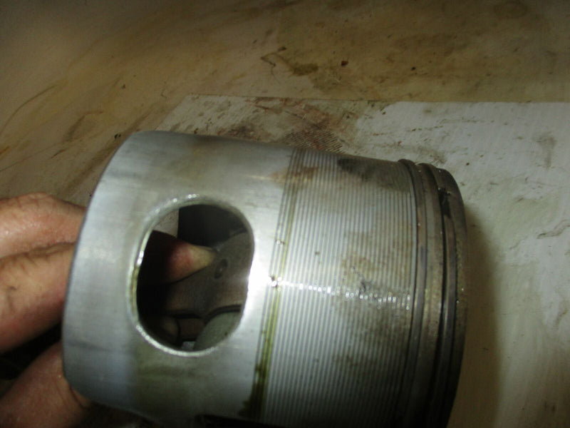 Yamaha SWS 250hp outboard oversized starboard piston and rod (S1A.02)