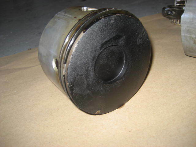 Johnson Evinrude Ficht 150 hp or 175 hp  Std starboard Piston and Rod 0439868