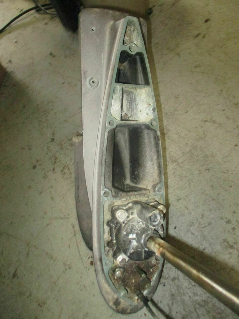Yamaha 115hp 2 stroke outboard lower unit with 25" shaft CASING IS CRACKED!