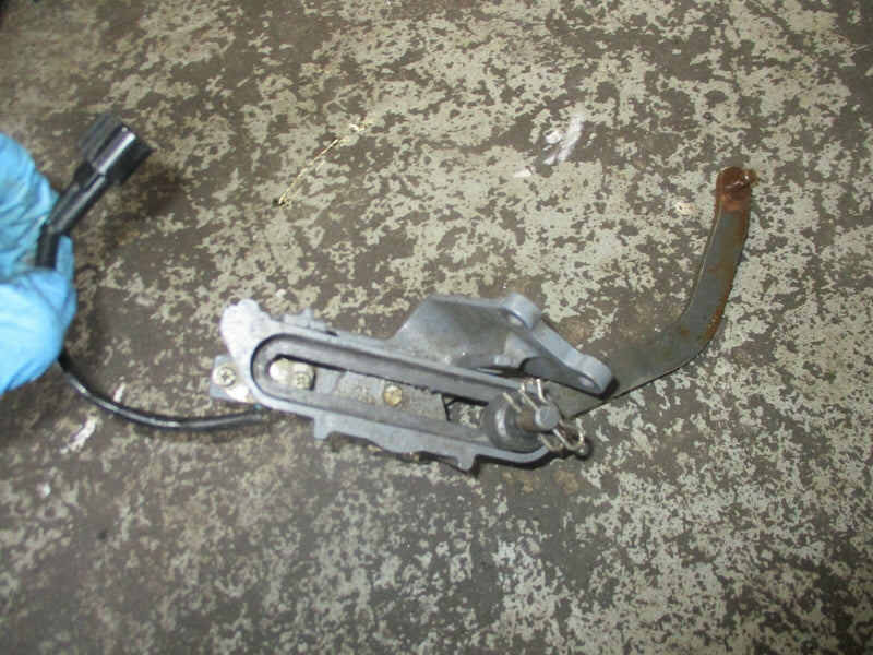 2002 Yamaha 225hp SWSII OX66 neutral switch and bracket