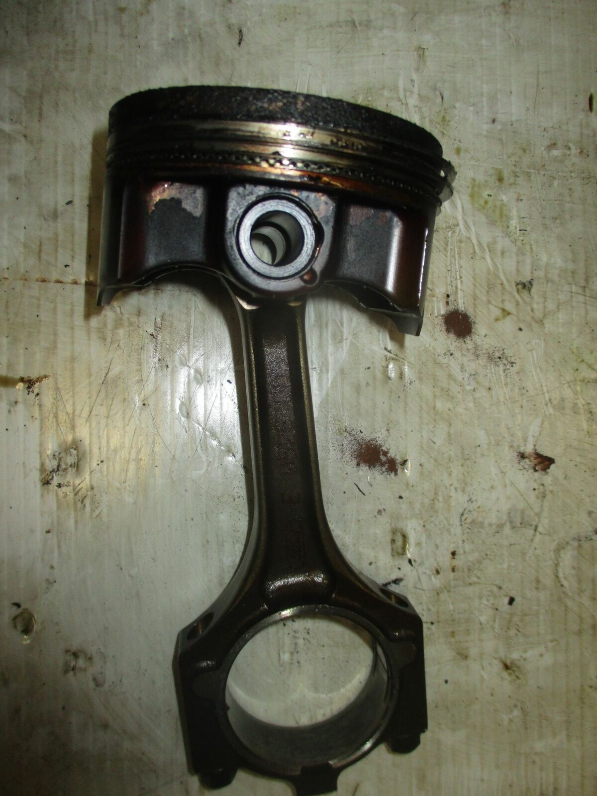 Yamaha 250hp 4 stroke outboard piston and rod (6P2-11631-00-8D)