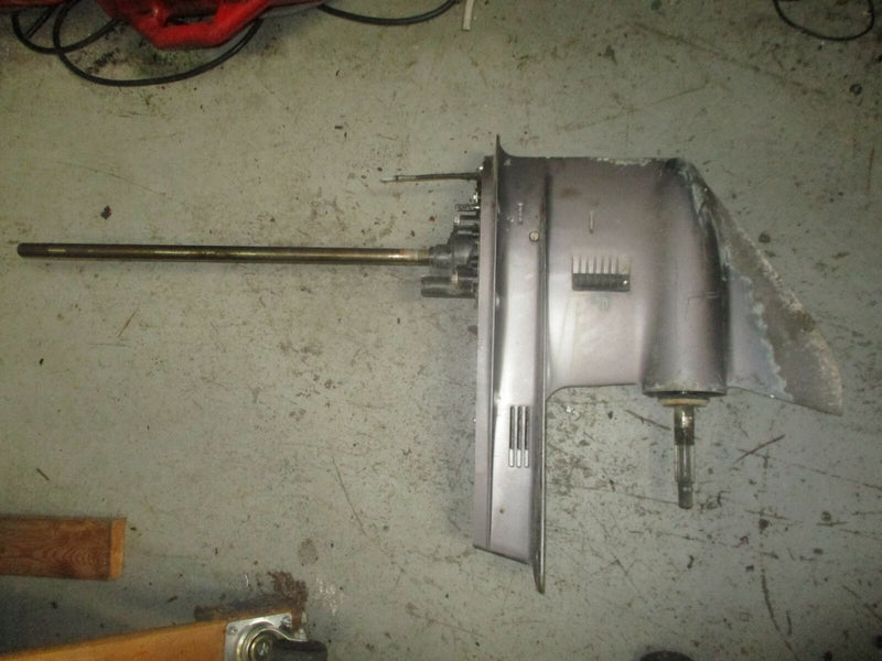 Yamaha 115hp 2 stroke outboard lower unit with 25" shaft CASING IS CRACKED!