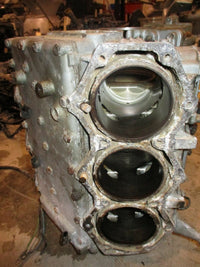 Load image into Gallery viewer, Evinrude 175hp 2 stroke outboard crankcase block
