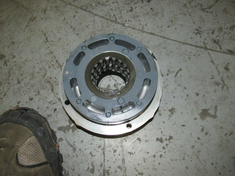 2001 Yamaha Outboard 200 hpdi Z200TXRZ crankshaft bearing carrier 68F-15163-00-9