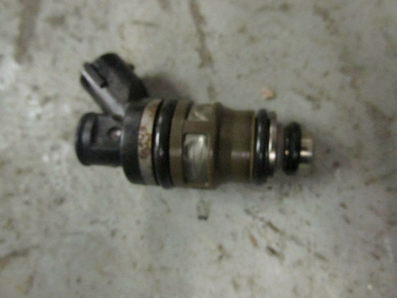 2000 Suzuki outboard DT 150hp 2-stroke fuel injector 15710-94900