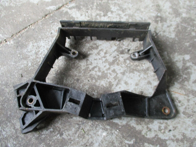 1990 Evinrude VE120TLESB 120hp outboard plastic mounting bracket 584019