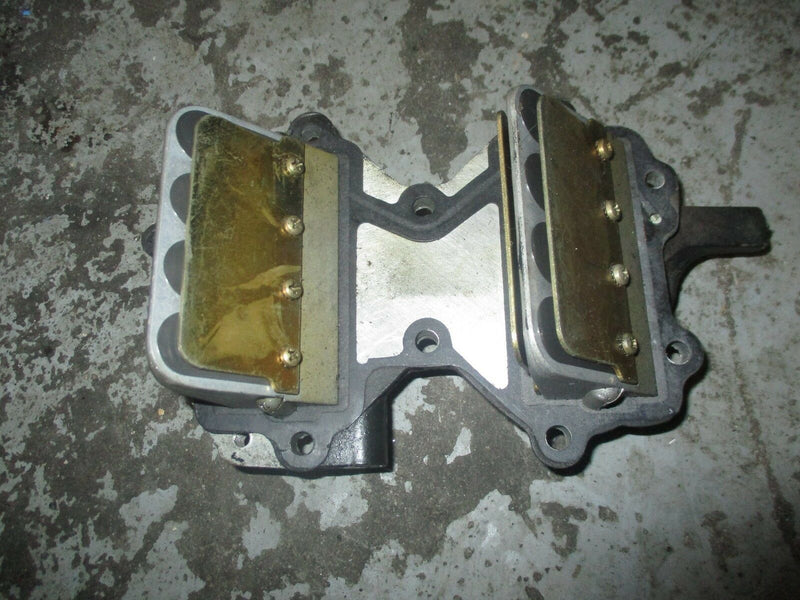 1987 Johnson 40hp 2-stroke outboard intake manifold with reeds 327126
