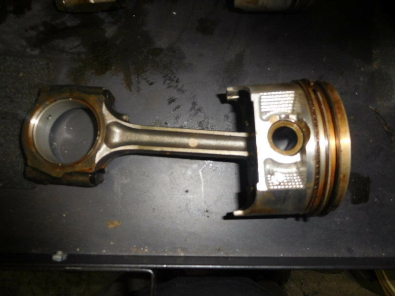 2001 Suzuki outboard DF115 11501F-152143 Piston and Rod 12111-90j01, 12160-90j00