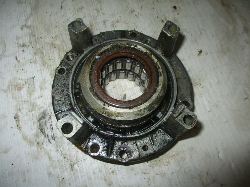 Evinrude 90hp outboard upper crankshaft bearing carrier (321238)