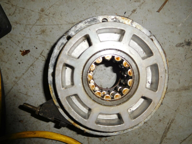 1988 Johnson J200TXCCR outboard Upper crankshaft bearing carrier 331858