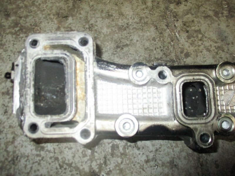2003 Suzuki 70hp 4-stroke outboard exhaust manifold 14110-99e10-019