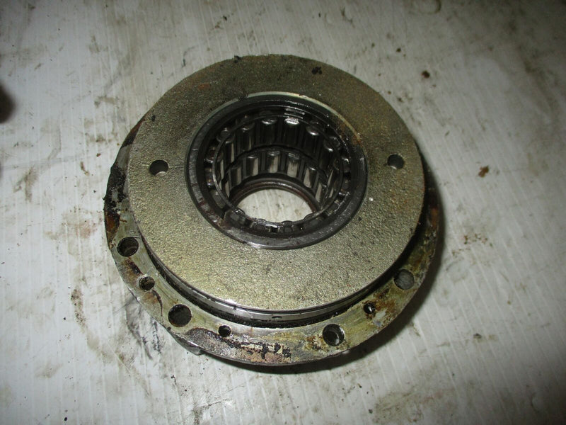 Evinrude 90hp outboard upper crankshaft bearing carrier (321238)