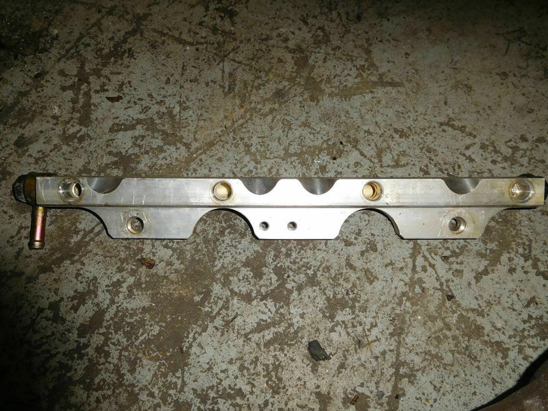 2004 johnson 90hp J90PL4SR 4 stroke fuel rail 5033537