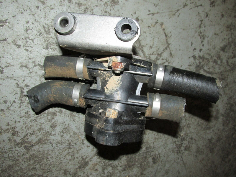 2003 Evinrude Ficht 200hp 2-stroke V-6 VST blow off valve 5001495