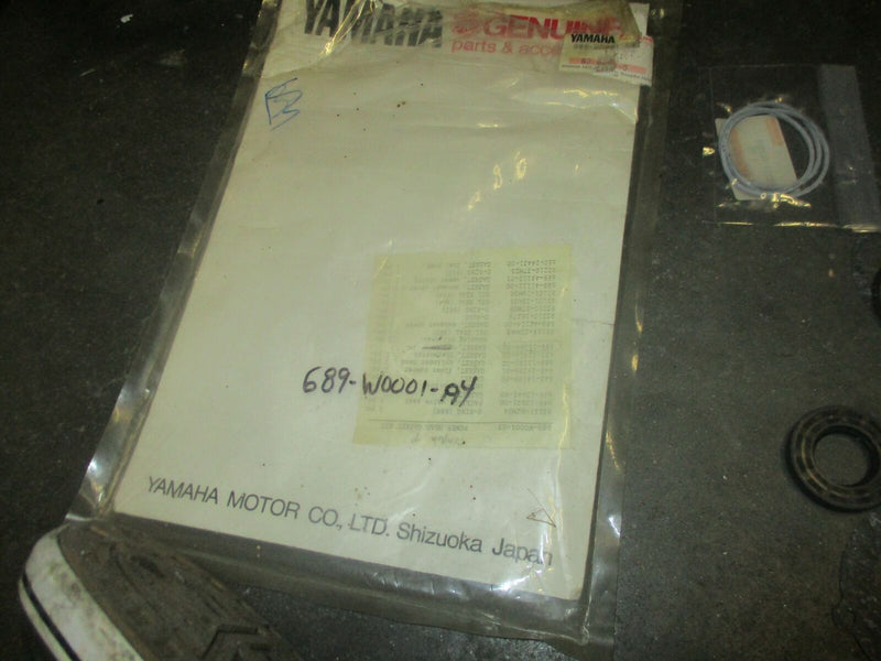 NEW OEM Yamaha outboard gasket set (689-W001-A4)