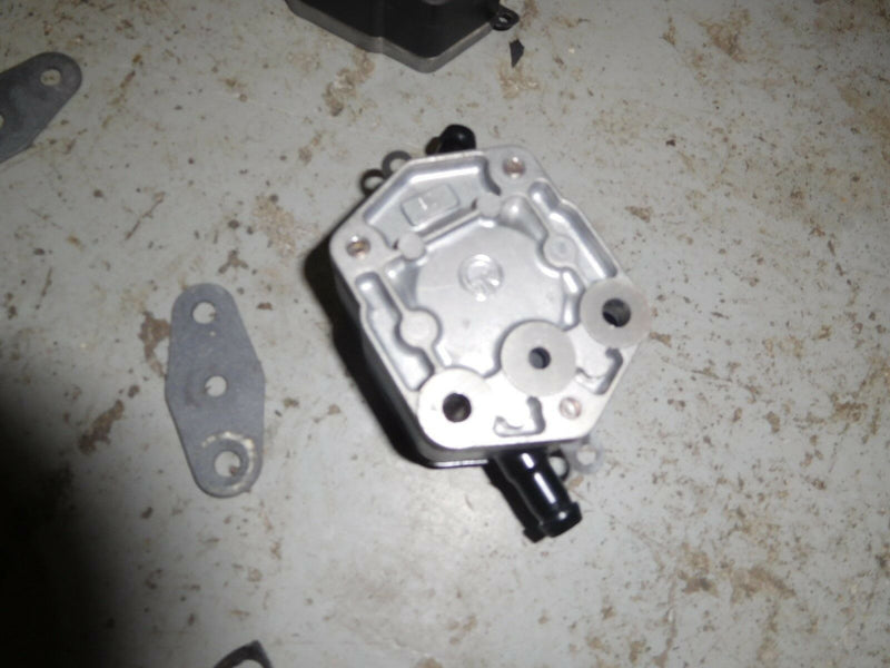 2002 Yamaha Outboard 225 hp Saltwater series II fuel pump 6E5-24410-03-00