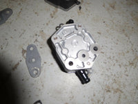 Load image into Gallery viewer, 2002 Yamaha Outboard 225 hp Saltwater series II fuel pump 6E5-24410-03-00
