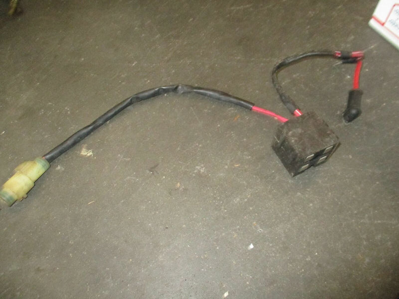Yamaha 200hp 2 stroke outboard fuse holder with 2 fuses (61A-82150-00-00)