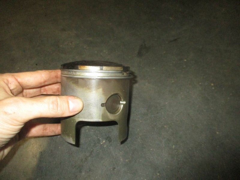 Suzuki DT200 200hp outboard starboard piston