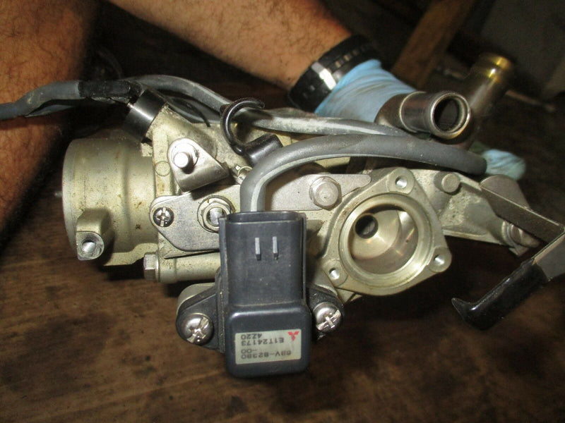 2005 Yamaha 225hp 4-stroke outboard port intake manifold
