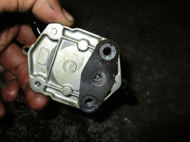 1997 Yamaha 115hp outboard C115TLRV fuel pump 6E5-24410-03