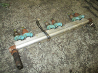 Load image into Gallery viewer, 1998 Suzuki Outboard DT225 2-stroke fuel rail and injector set 15710-92E01
