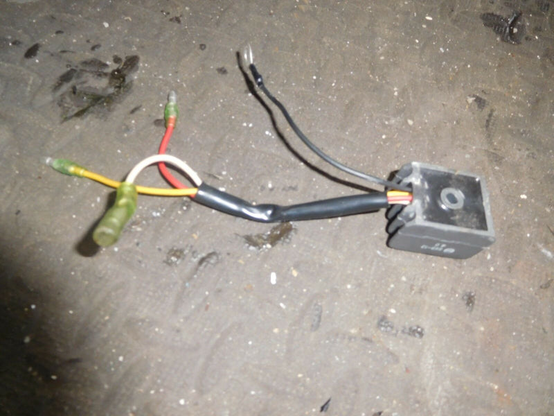 1995 Suzuki DT75 outboard 07501-581237 rectifier regulator 32800-95D10