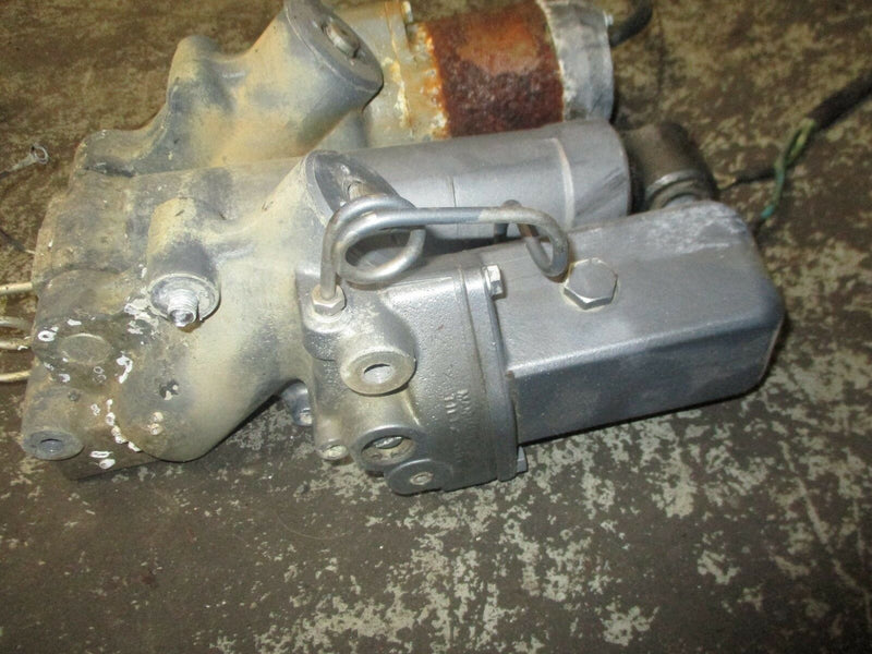 1994 yamaha 130hp 2-stroke outboard power tilt and trim unit