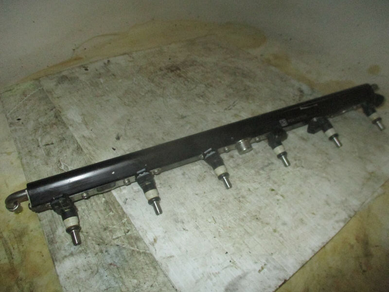 Mercury Verado 250hp outboard fuel rail with injector
