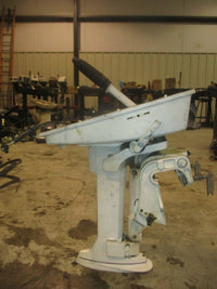 Load image into Gallery viewer, Johnson 4hp 2-Stroke Outboard 15in Shaft Midsection
