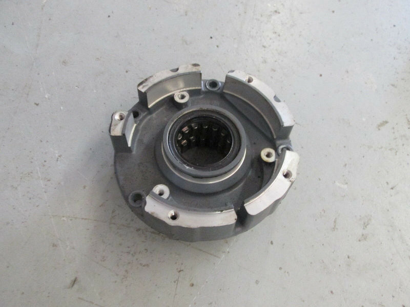 2004 Yamaha outboard LZ200TXRC 200hp hpdi crankshaft bearing carrier 68F-15163-0